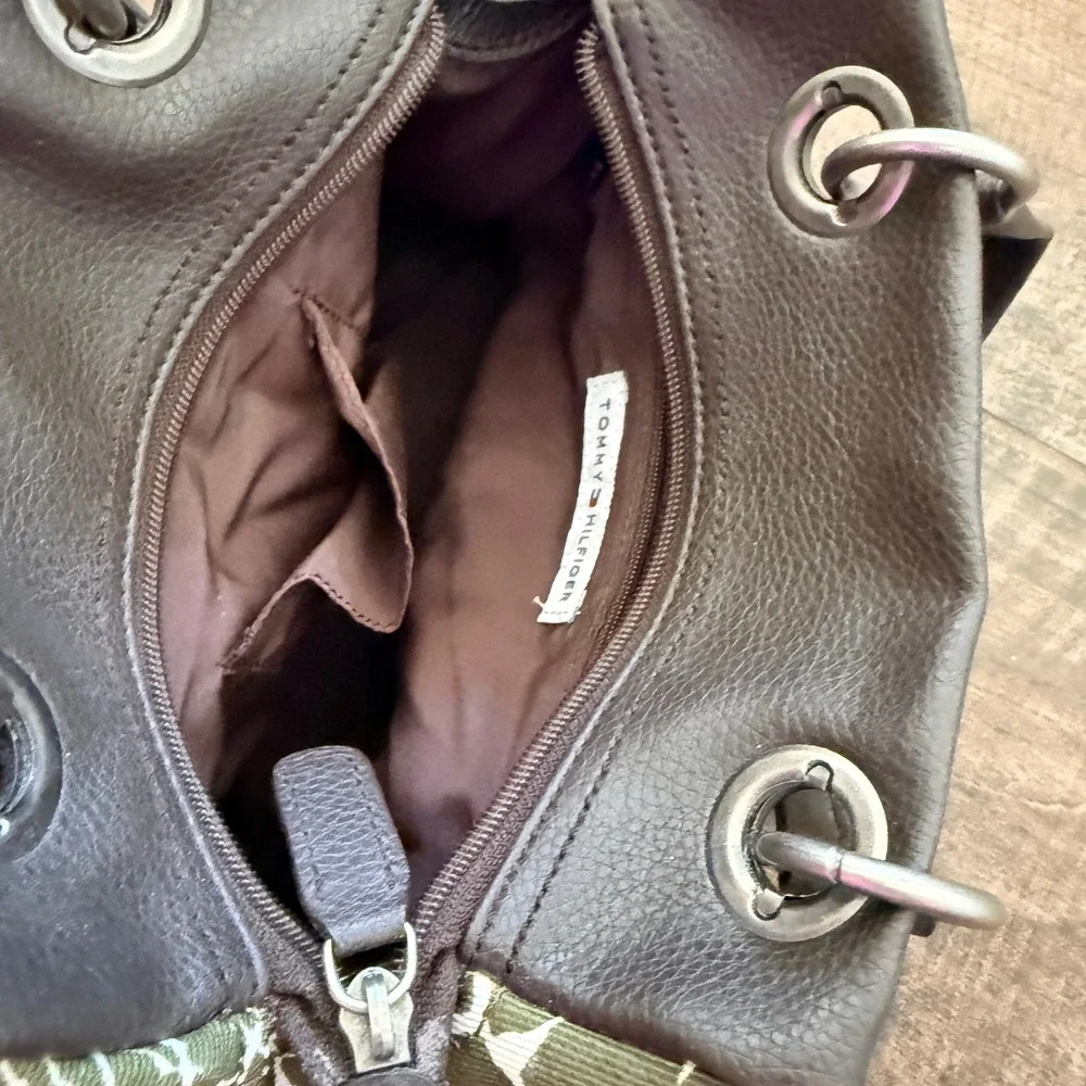 Tommy Hilfiger Womens Y2K Olive Green Brown Giraffe Print Satchel Handbag, Small